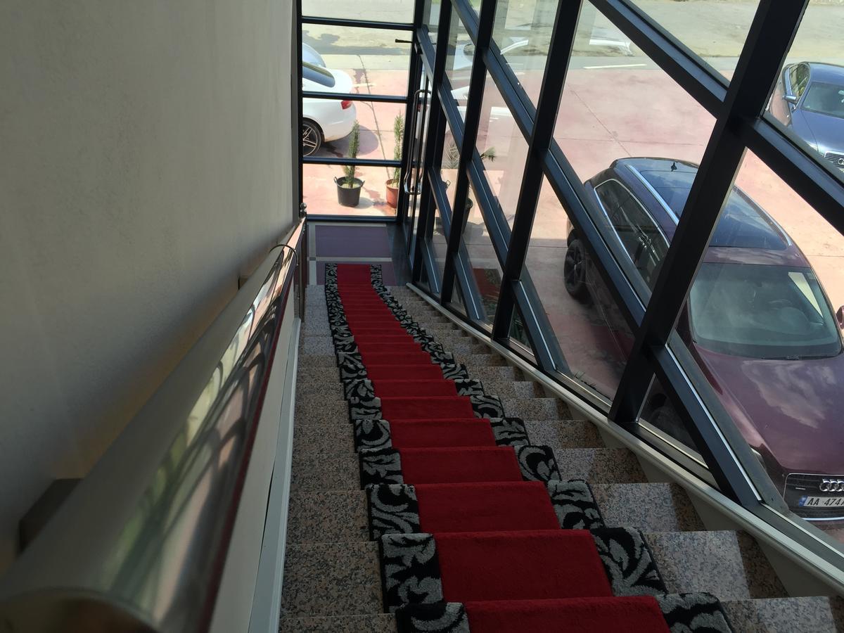 Class Hotel